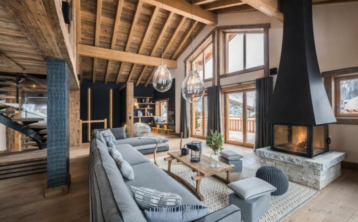 Chalet O Valala, Val d'Isere, Fireplace Lounge